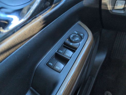 Used 2023 GMC Acadia SLE w/ Driver Convenience Package image 15