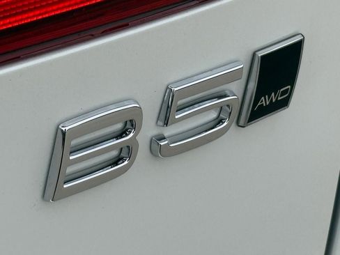 New 2026 Volvo XC60 B5 Ultra w/ Protection Package Premier image 8