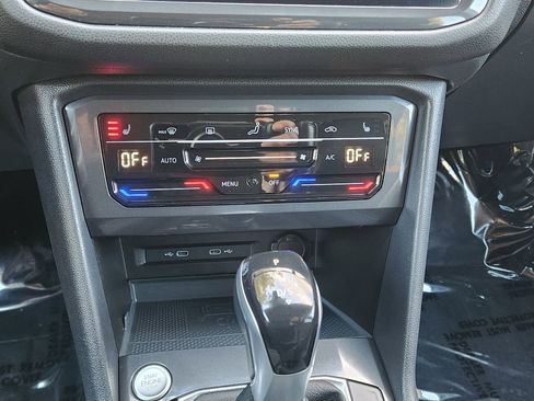 Used 2022 Volkswagen Tiguan SE image 23