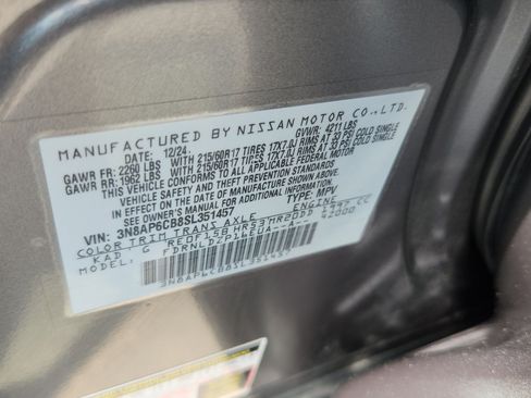 Used 2025 Nissan Kicks SV AWD/4WD image 16