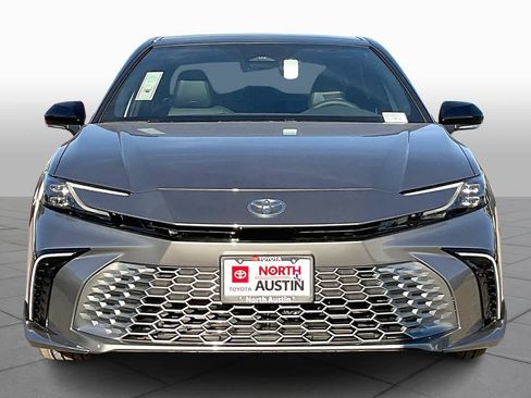 Used 2025 Toyota Camry XSE FWD image 3