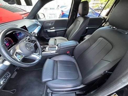 Used 2025 Mercedes-Benz GLB 250 image 29