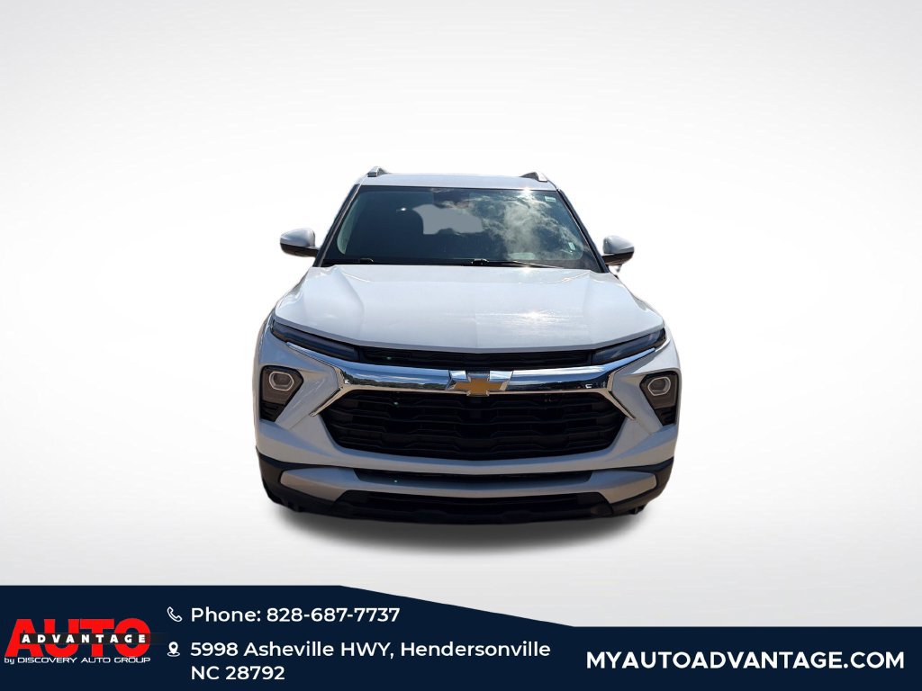 Used 2025 Chevrolet TrailBlazer LT FWD image 2