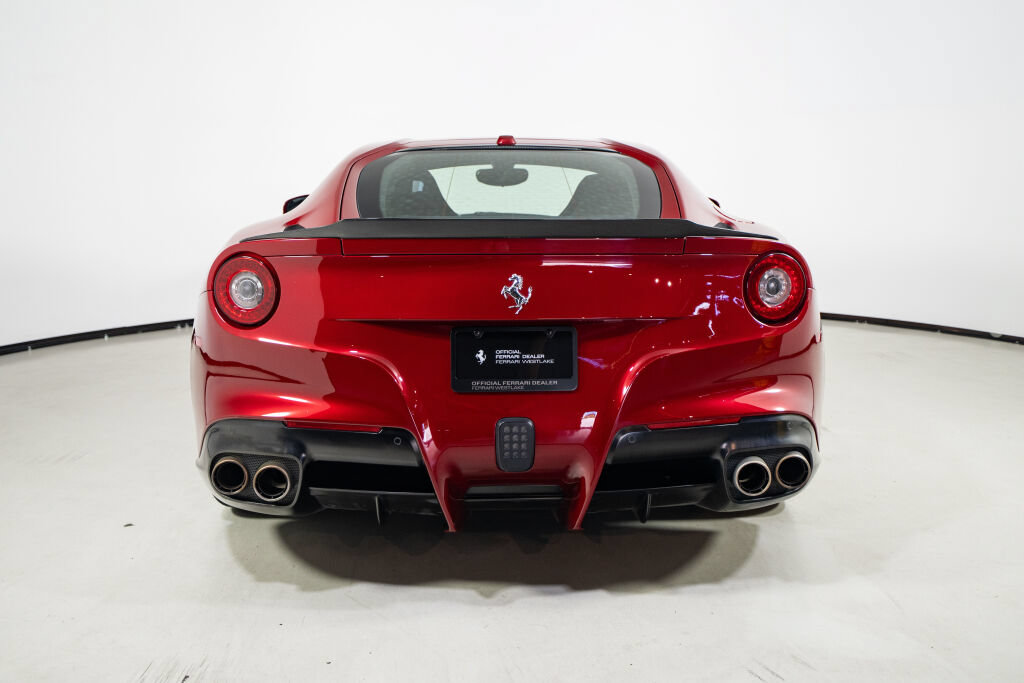 Used 2015 Ferrari F12 Berlinetta RWD image 11