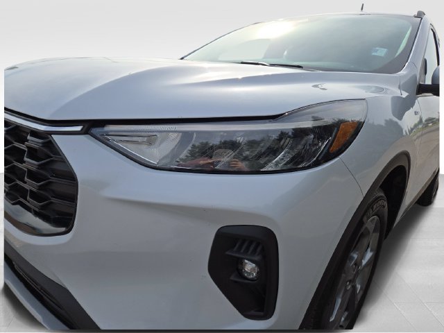 Used 2025 Ford Escape ST-Line Select AWD/4WD image 6