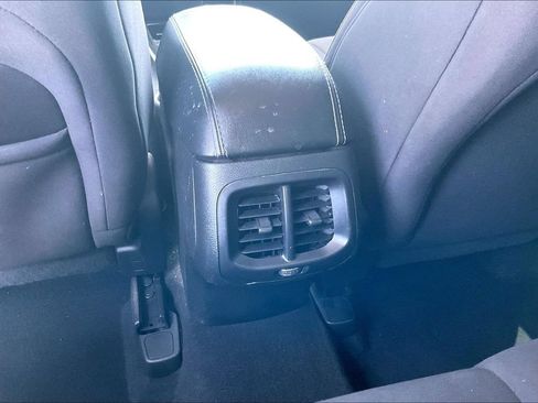 Used 2020 Jeep Cherokee Latitude FWD image 32