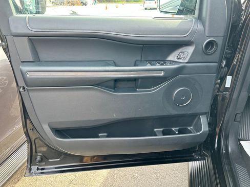Used 2024 Ford Expedition Max XLT image 12