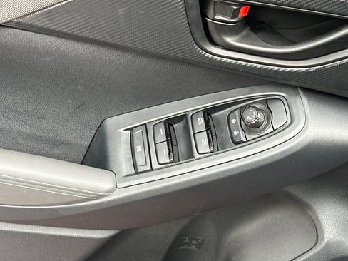 Used 2025 Subaru Crosstrek 2.0i Premium image 15