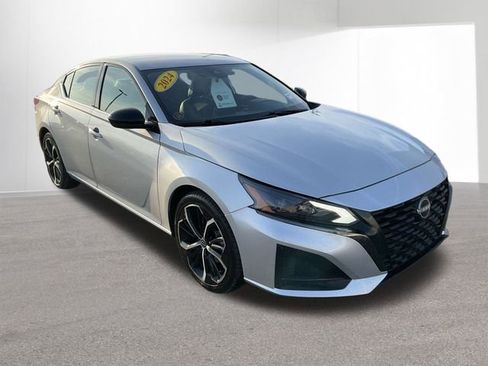 Certified 2024 Nissan Altima 2.5 SR image 3