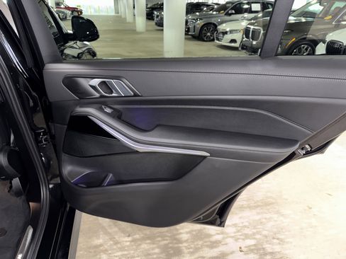 Used 2024 BMW X7 xDrive40i w/ M Sport Package image 11