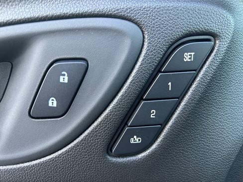 Used 2025 Buick Encore GX Avenir w/ Avenir Technology Package image 14