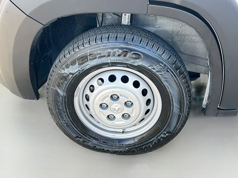 Used 2025 RAM ProMaster 2500 w/ Convenience Group image 13