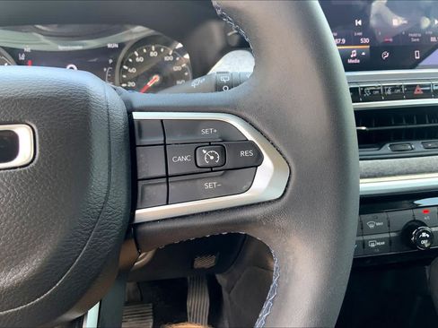 Used 2022 Jeep Compass Latitude FWD image 25