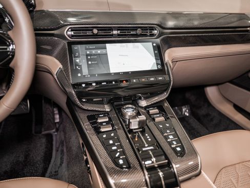 New 2026 Aston Martin Vanquish Convertible RWD image 21