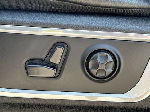 Used 2019 RAM 1500 Laramie AWD/4WD image 12