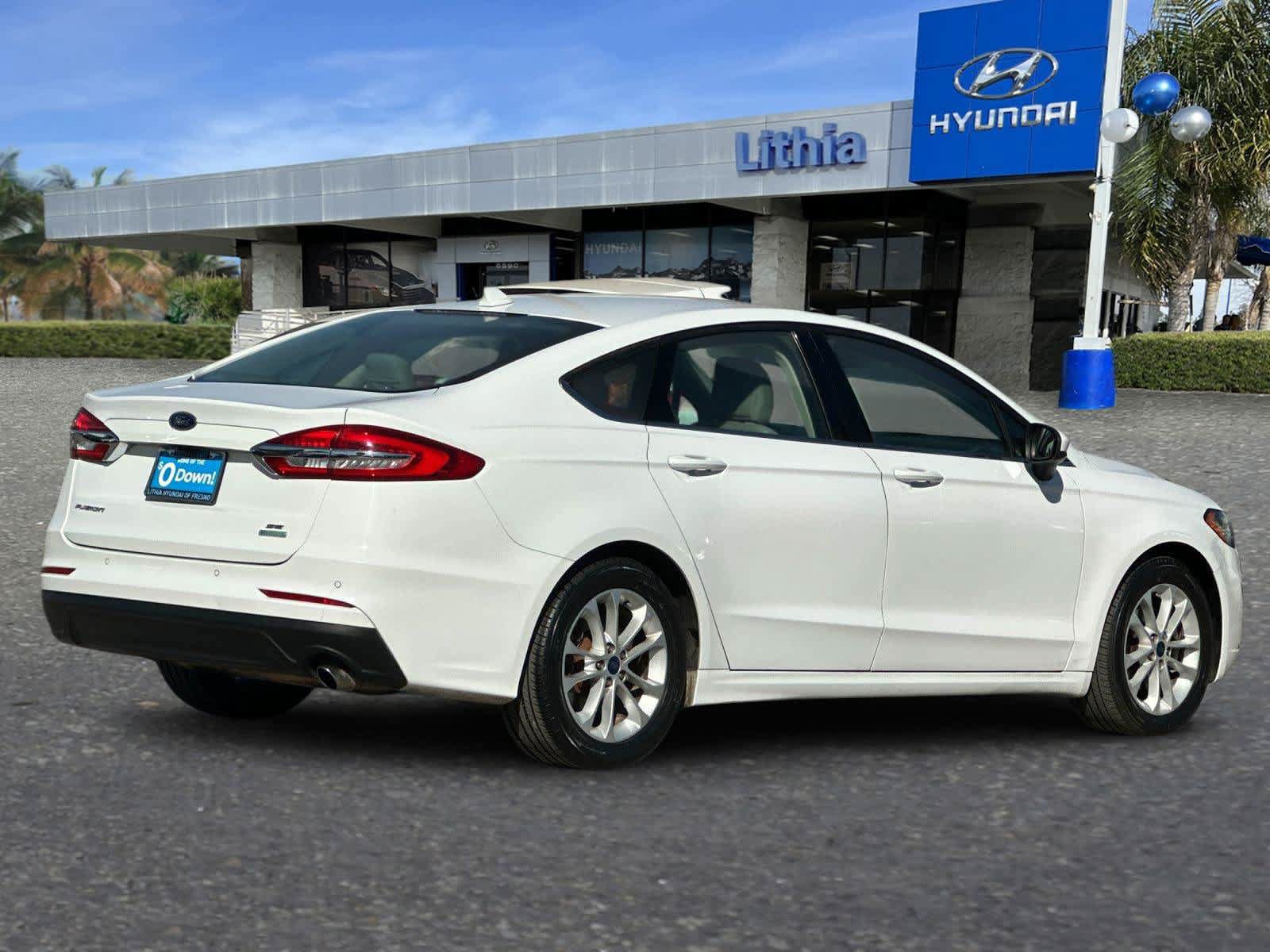 Used 2019 Ford Fusion SE FWD image 3