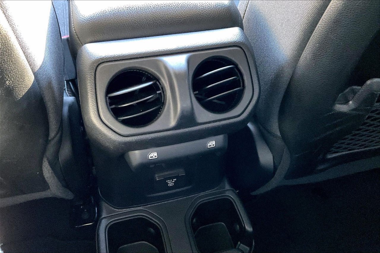 Used 2024 Jeep Wrangler Unlimited Rubicon AWD/4WD image 15