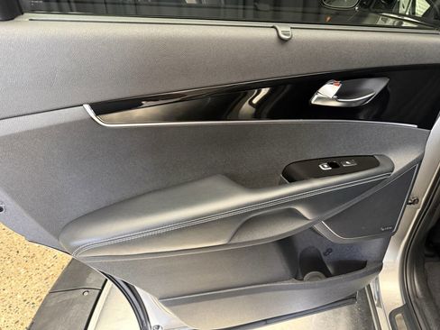 Used 2017 Kia Sorento SX image 28