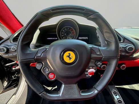 Used 2019 Ferrari 488 GTB RWD image 9
