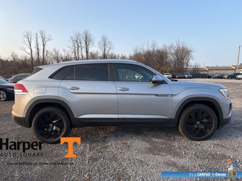 Used 2025 Volkswagen Atlas Cross Sport SE w/ Panoramic Sunroof Package image 6