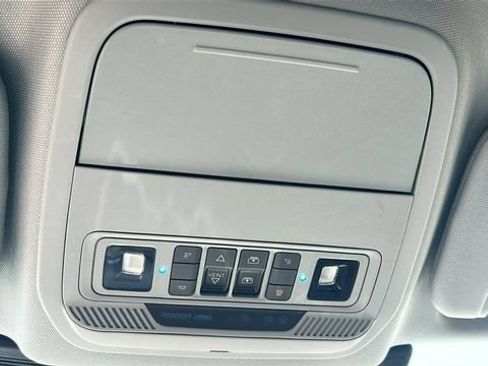 Certified 2022 Ford Explorer XLT w/ Equipment Group 202A AWD/4WD image 25