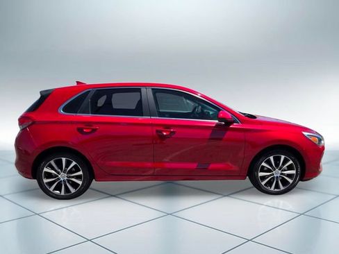 Used 2020 Hyundai Elantra GT FWD image 4