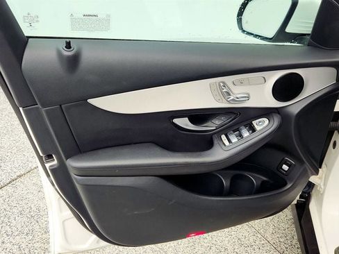 Used 2022 Mercedes-Benz GLC 300 4MATIC image 10