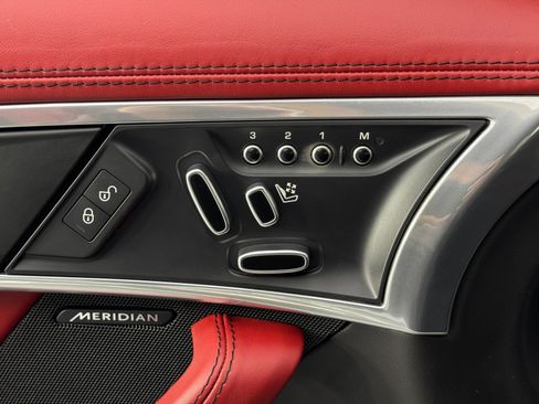 Used 2020 Jaguar F-TYPE R image 17