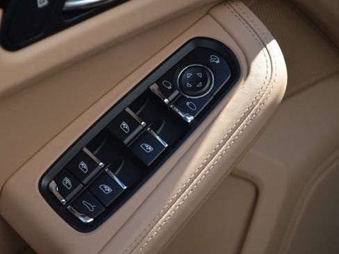 Used 2025 Porsche Macan image 18