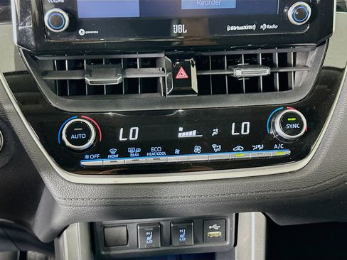 Used 2022 Toyota Corolla Cross XLE w/ Convenience Package image 24