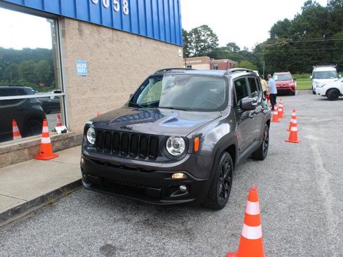 Used 2018 Jeep Renegade Altitude w/ UConnect 8.4 Nav Group image 3