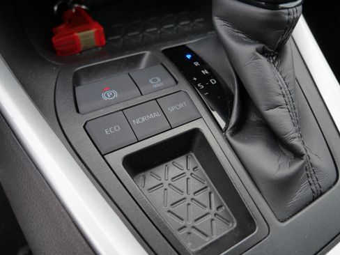 Certified 2025 Toyota RAV4 XLE image 31