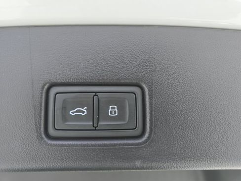 Used 2023 Audi Q4 e-tron Prestige AWD/4WD image 28