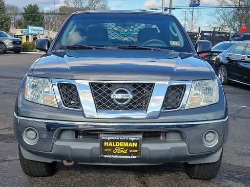 Used 2009 Nissan Frontier SE w/ SE Value Truck Pkg AWD/4WD image 2