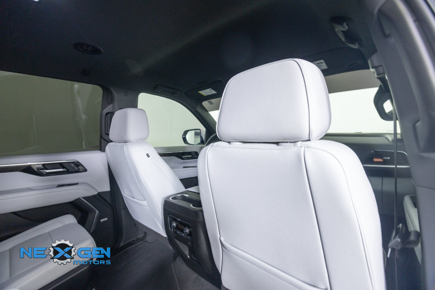Used 2025 Chevrolet Suburban Premier AWD/4WD image 40