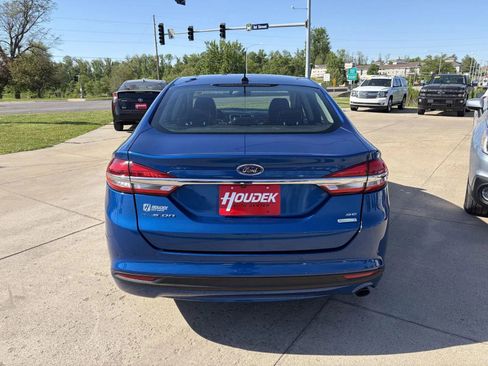 Used 2017 Ford Fusion SE w/ Fusion SE Technology Package FWD image 7