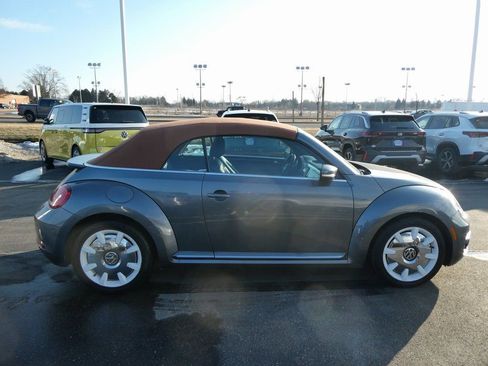 Used 2019 Volkswagen Beetle 2.0T SE FWD image 34