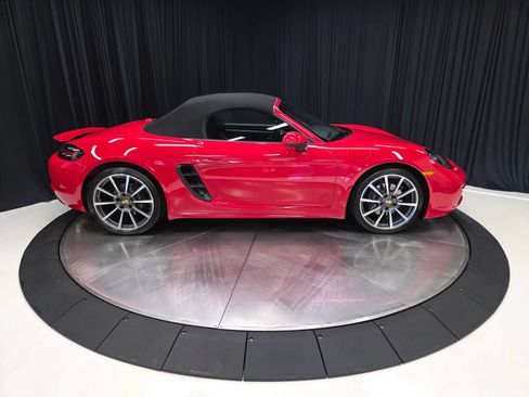 Used 2021 Porsche 718 Boxster RWD image 13