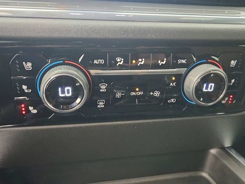 Certified 2025 Chevrolet Silverado 3500 High Country w/ High Country Premium Package AWD/4WD image 22