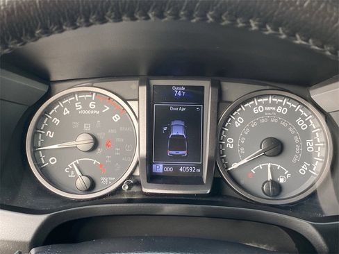 Certified 2022 Toyota Tacoma TRD Off-Road image 33