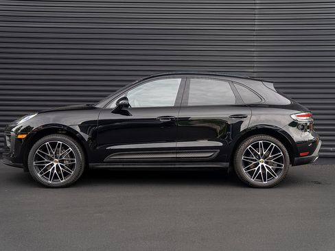 Certified 2023 Porsche Macan AWD/4WD image 2