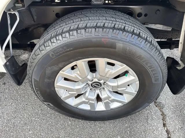 Used 2022 Nissan Frontier SV AWD/4WD image 12