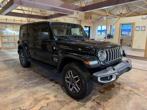 Used 2024 Jeep Wrangler Unlimited Sahara image 2