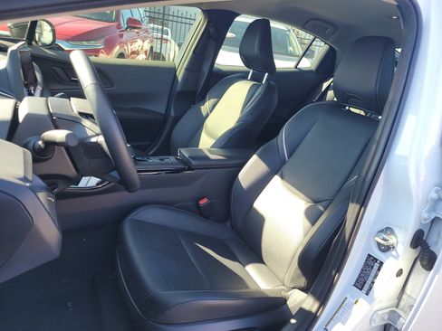 Used 2025 Toyota Prius XLE image 19