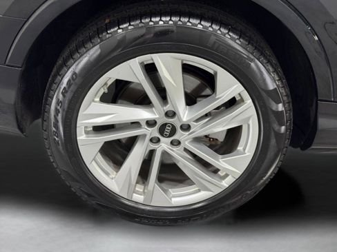 Used 2023 Audi Q7 Premium image 10