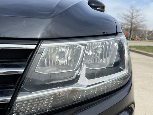 Used 2018 Volkswagen Tiguan SE w/ 18" Alloy Wheels Package image 3