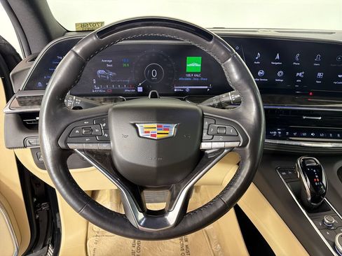 Used 2024 Cadillac Escalade Premium Luxury AWD/4WD image 13