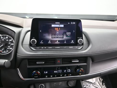 Certified 2023 Nissan Rogue SV image 18