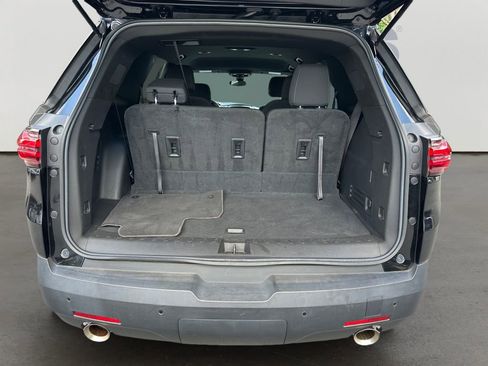 Used 2022 Chevrolet Traverse LT image 13