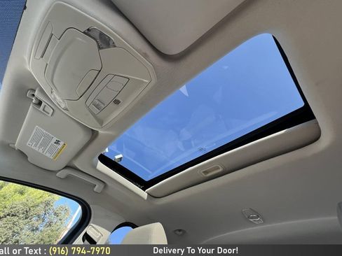 Used 2015 Ford Focus SE w/ SE Sport Package FWD image 24